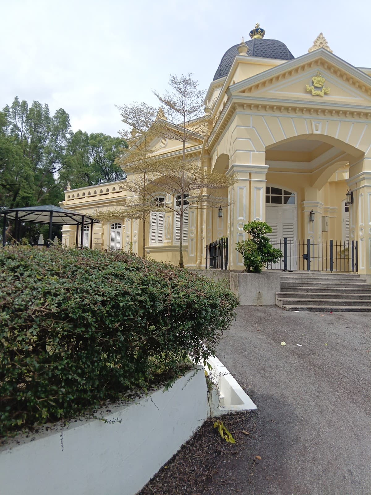 Royal Mausoleum Makam Mahmoodiah - Image 1