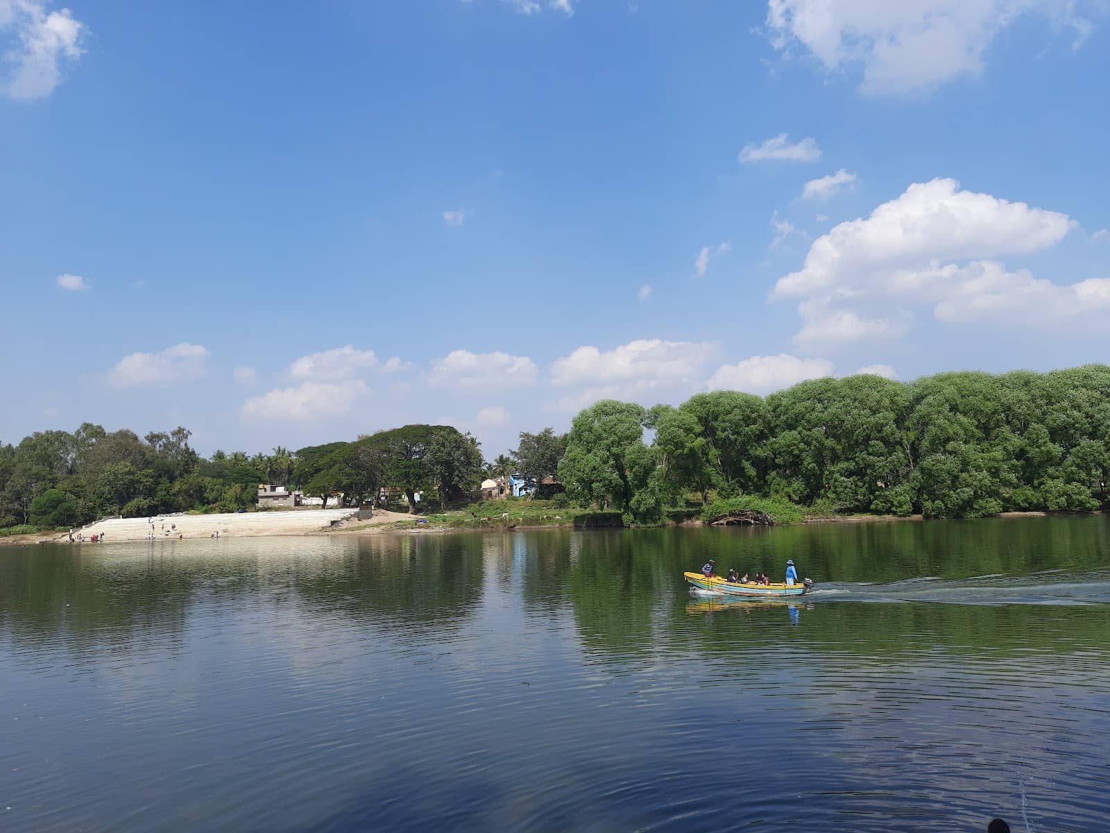 Serene Riverfront Ambiance