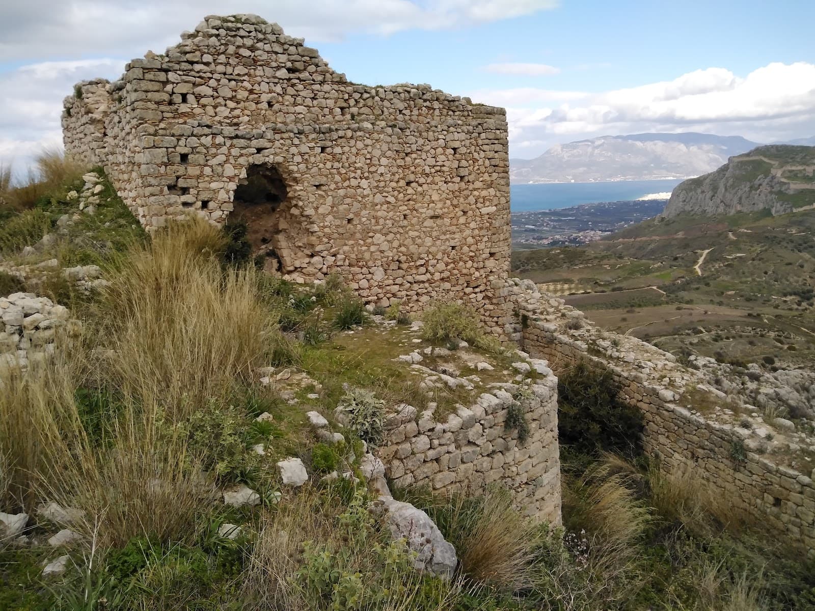 Penteskoufi Castle - Image 1