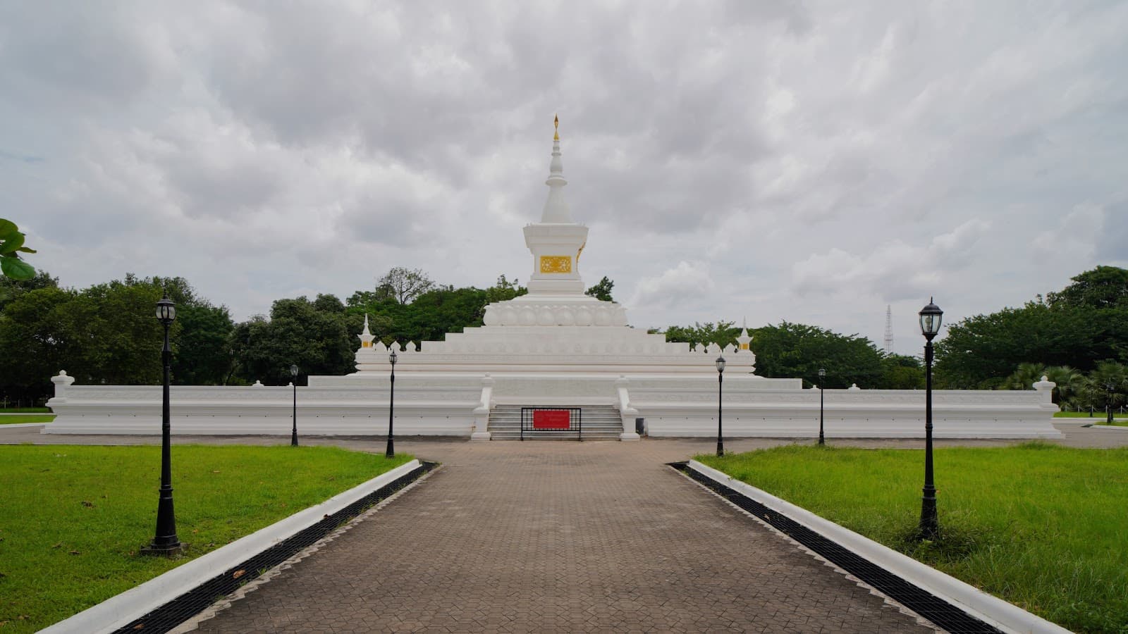 Setthathirath Road - Image 1