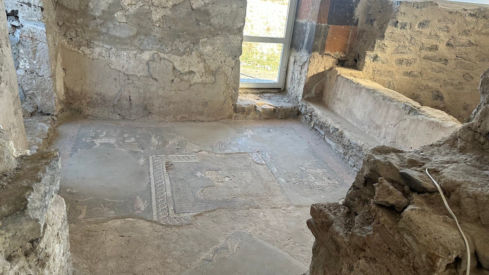 Royal Bathhouse (Garni) - Image 1