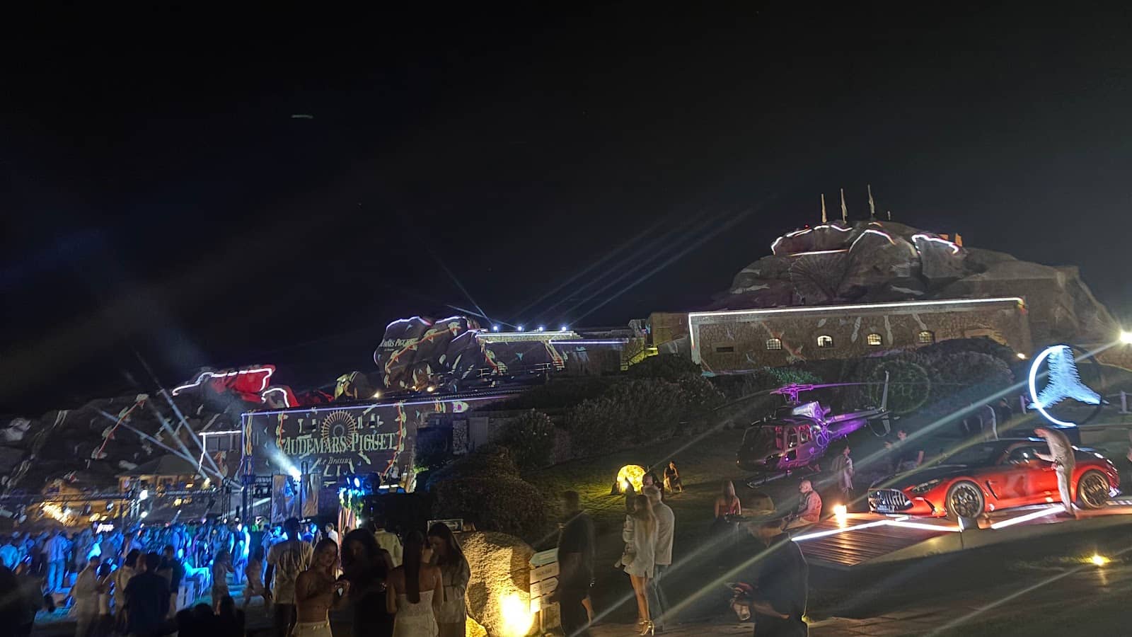 Chic Beach Club Vibe