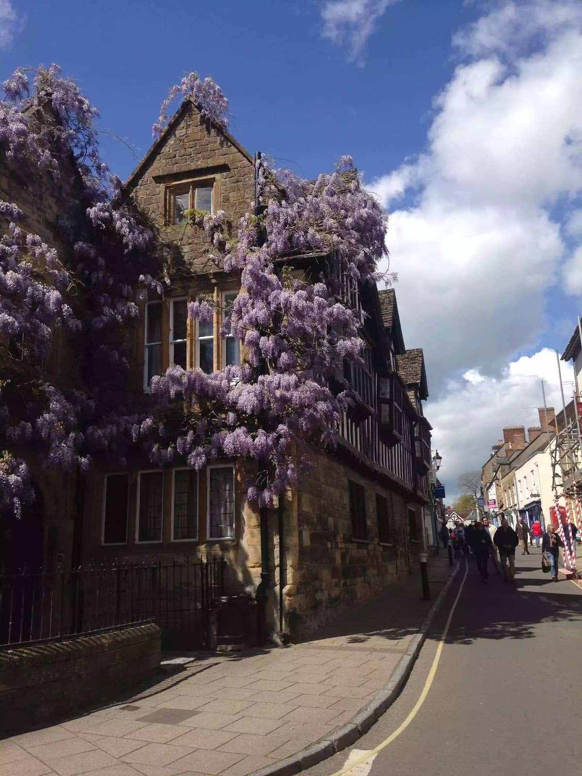 Charming Cafes & Pubs