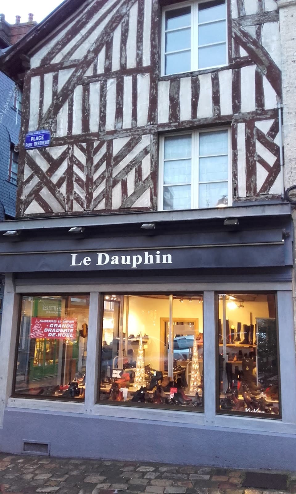 Rue du Dauphin - Image 1