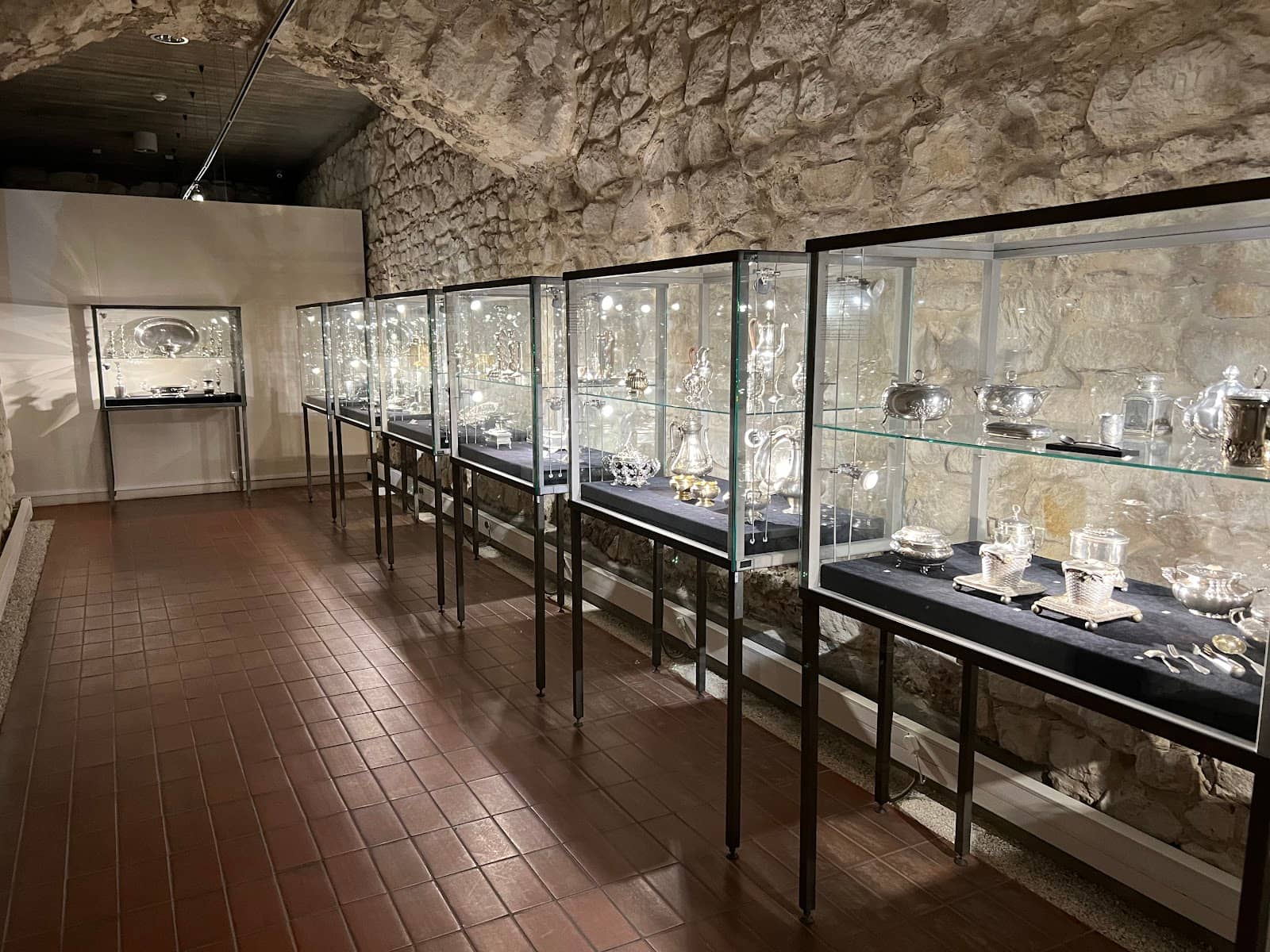 Utilitarian & Decorative Objects