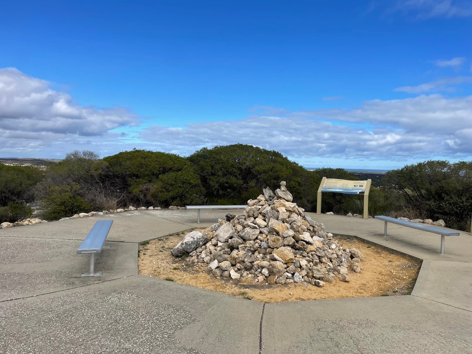 Molah Hill Lookout - Image 1