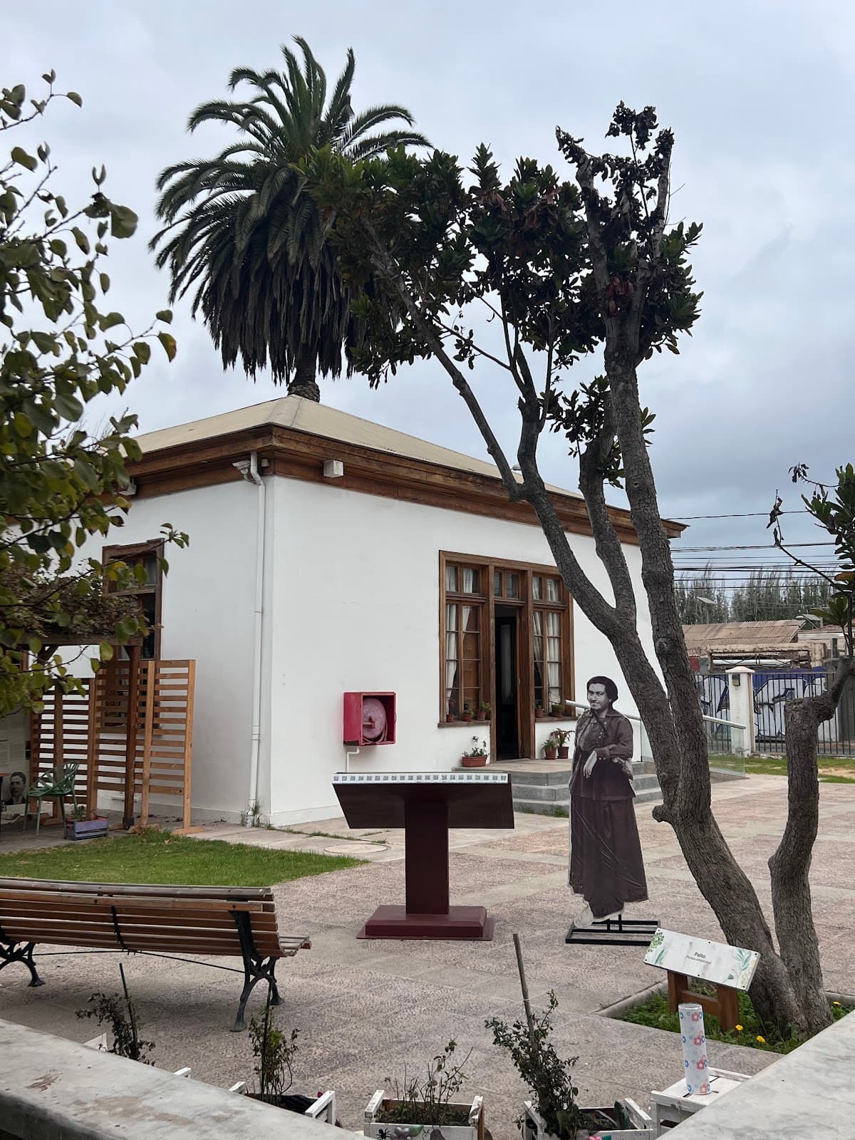 Casa de las Palmeras Gabriela Mistral - Image 1