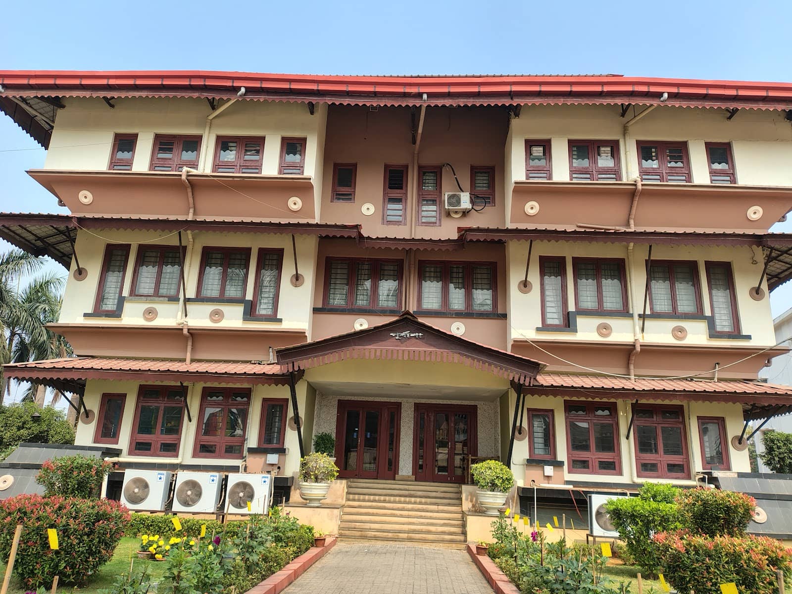 Artistic Idols and Figures