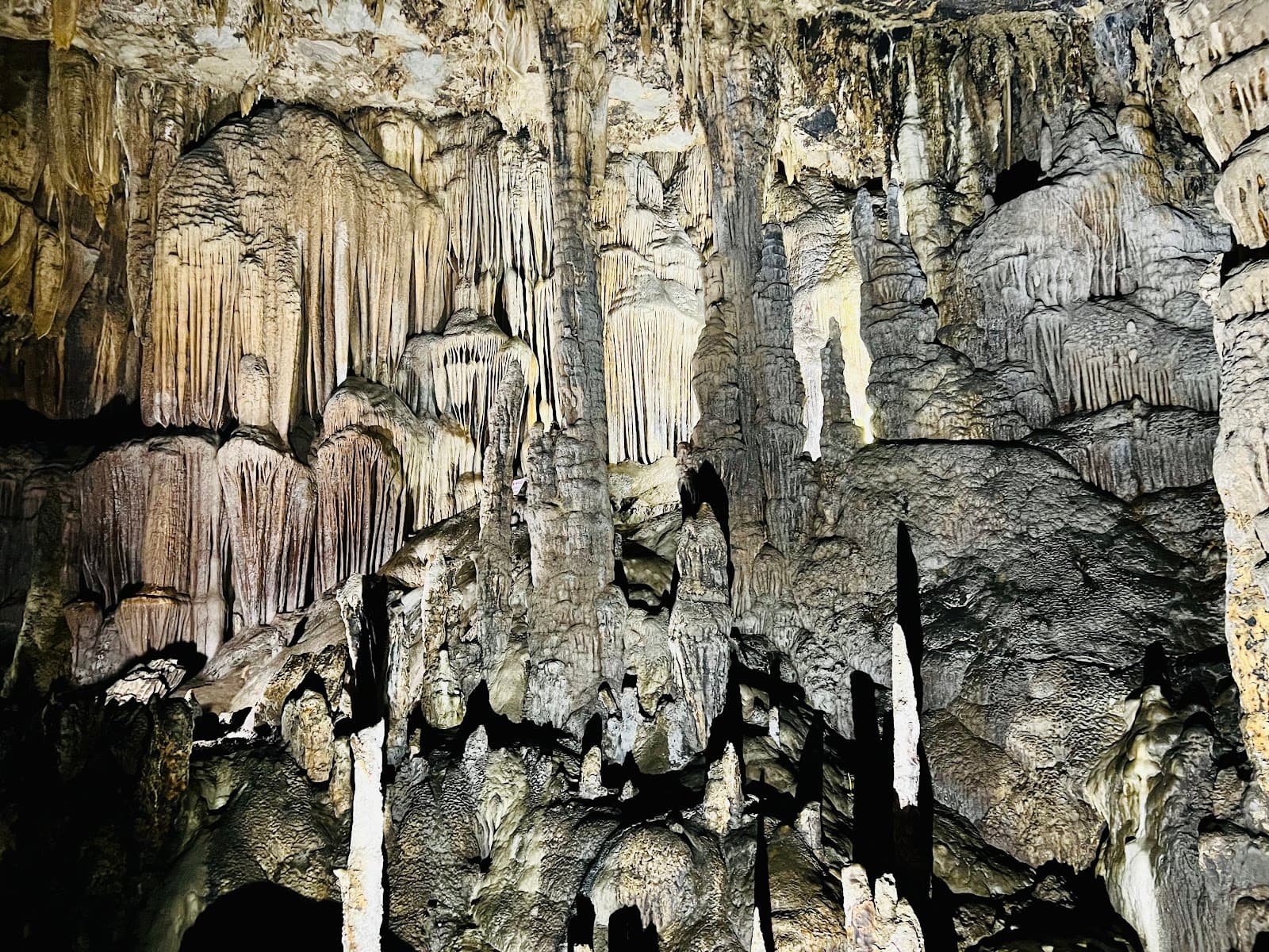 Lung Khuy Cave - Image 1