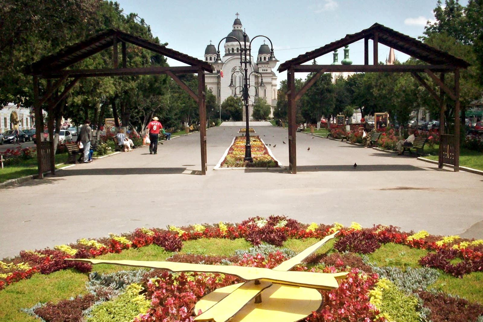 Roses Square - Image 1