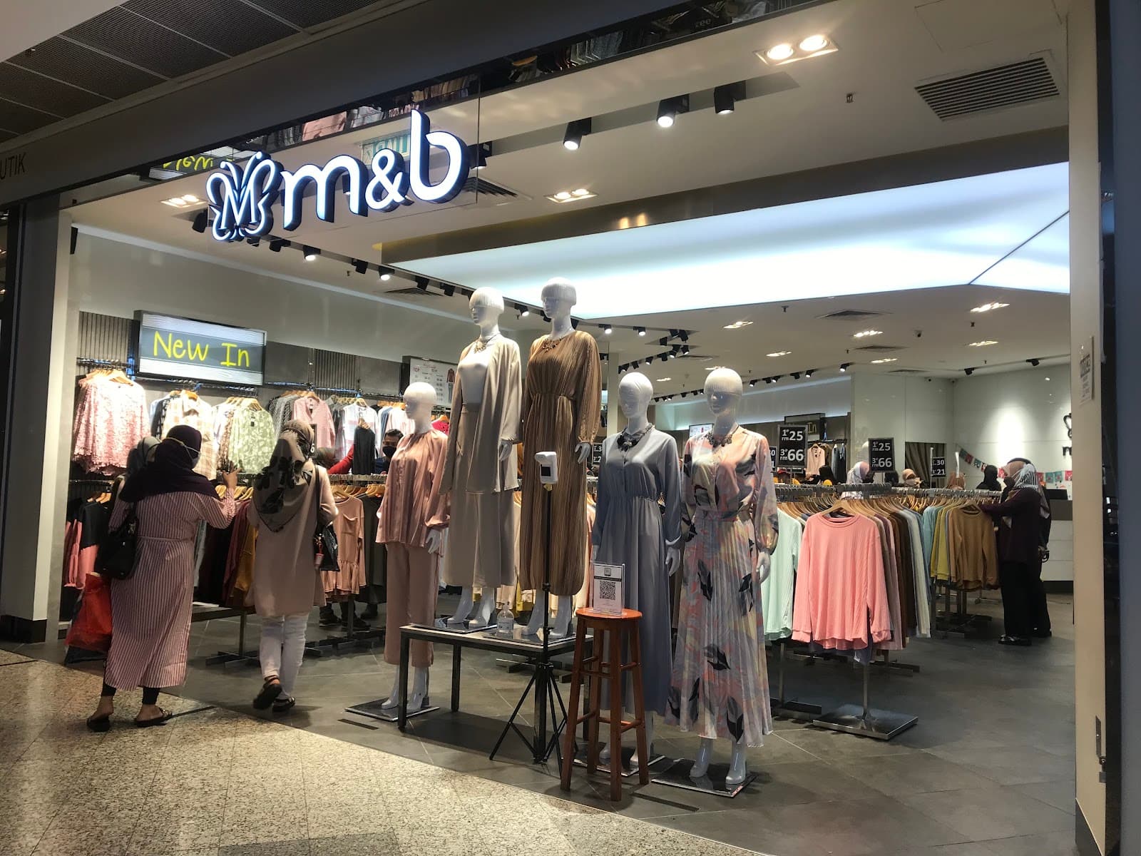 M N B - Image 1