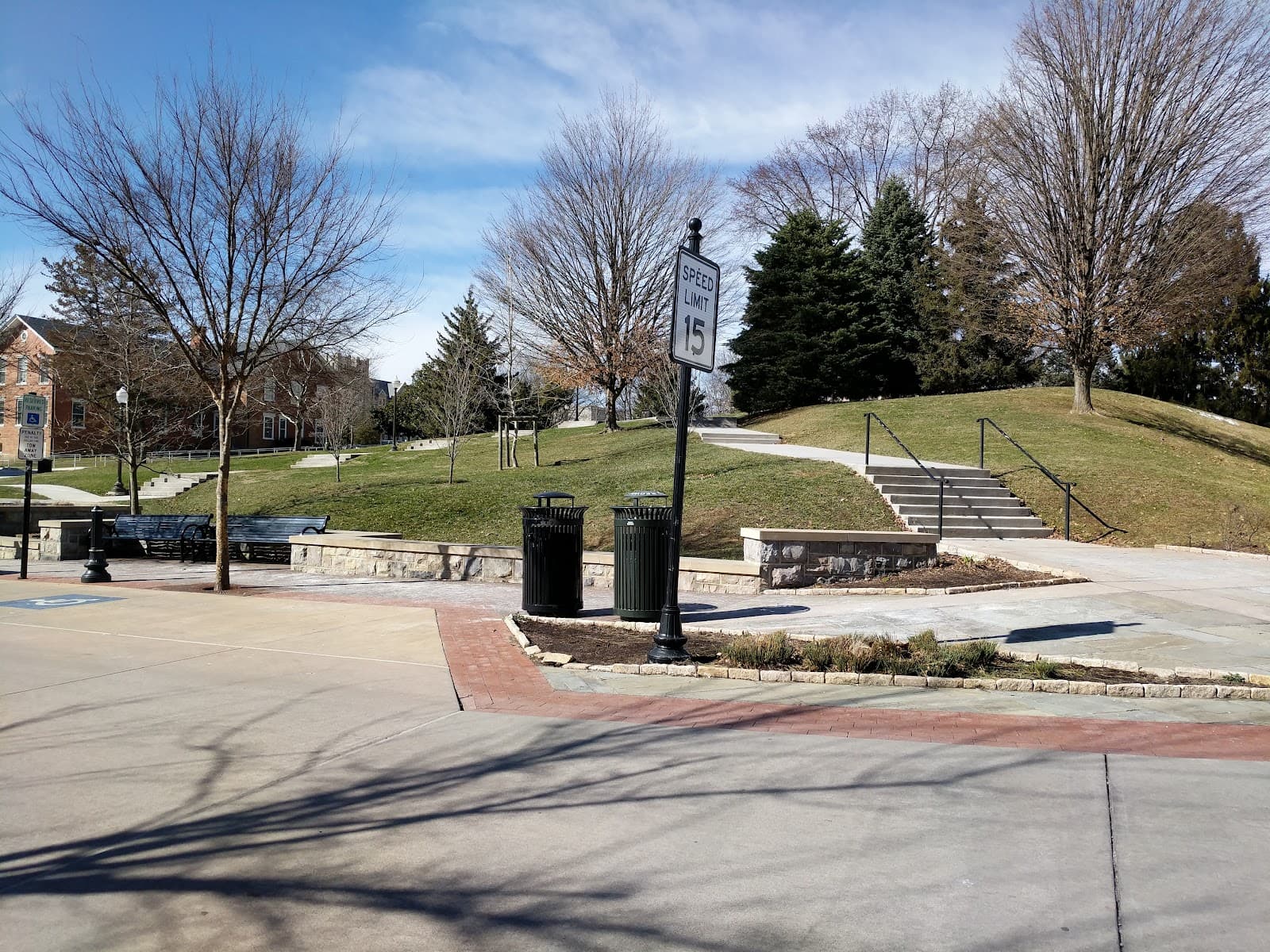 Henderson Lawn - Image 1