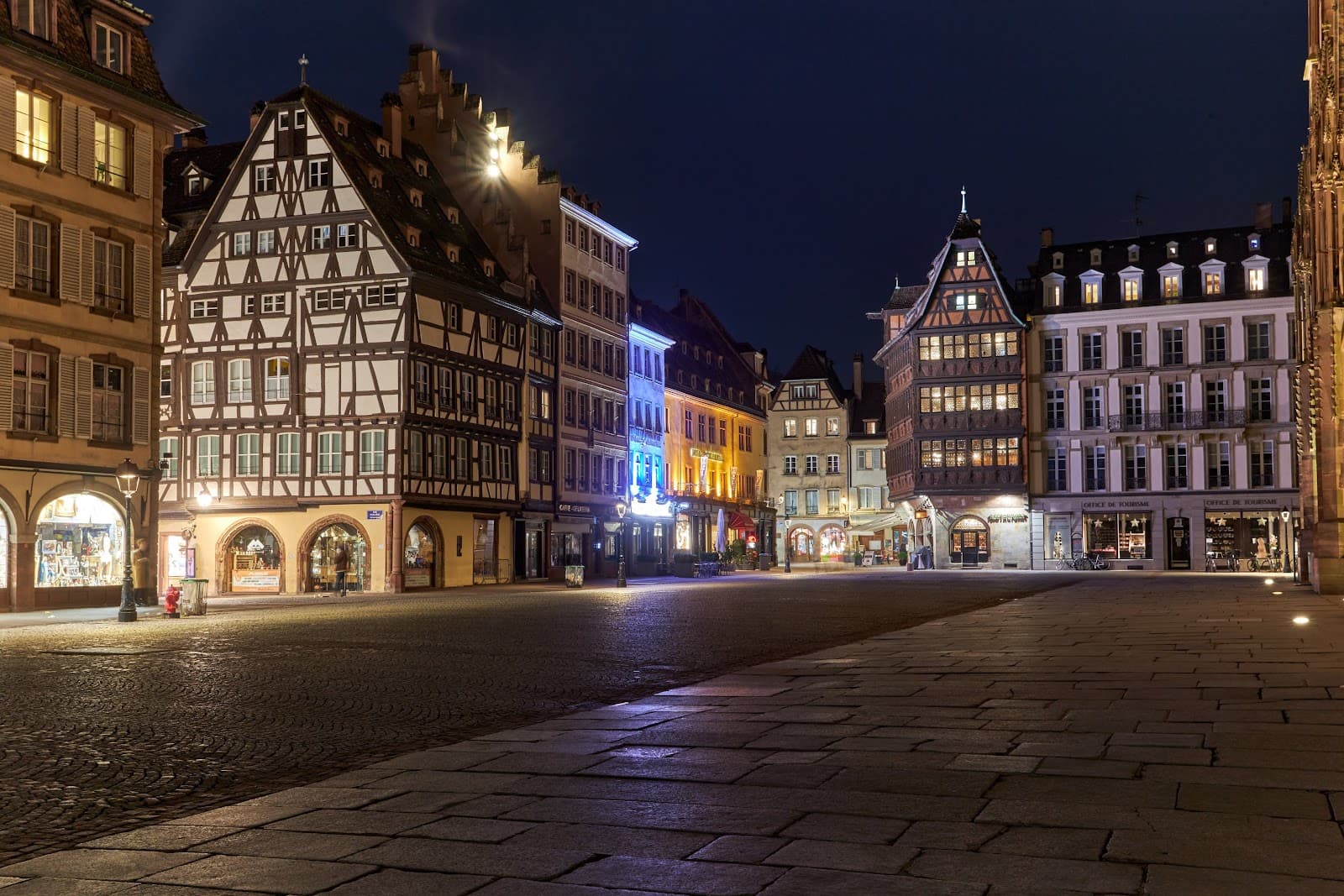 Place de la Cathédrale - Image 1