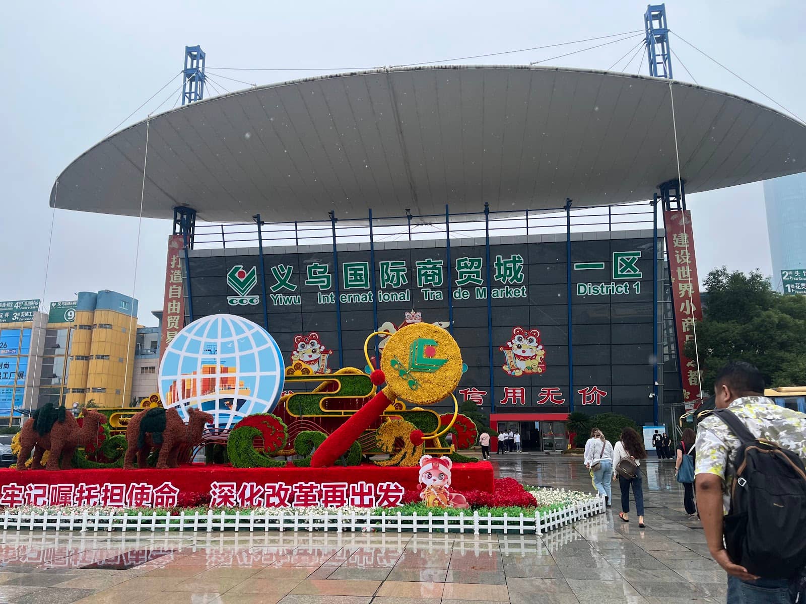 District 4: Shoes & Fashion