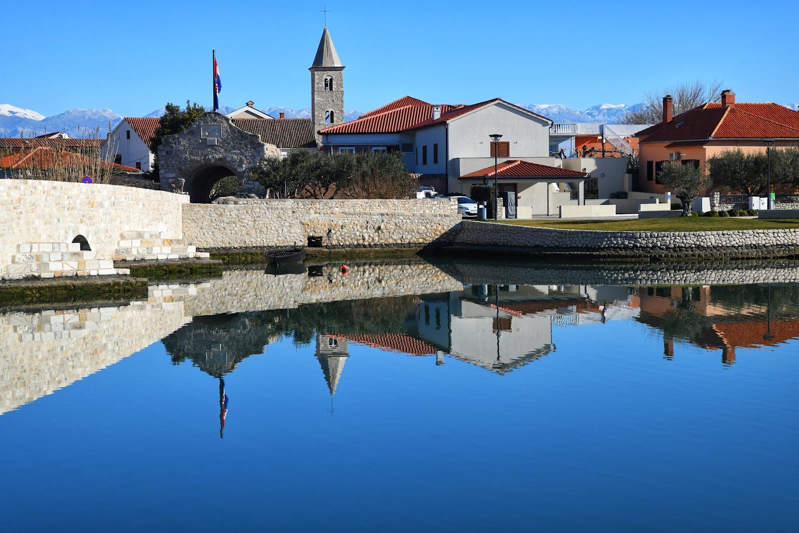 Old Town Nin - Image 1