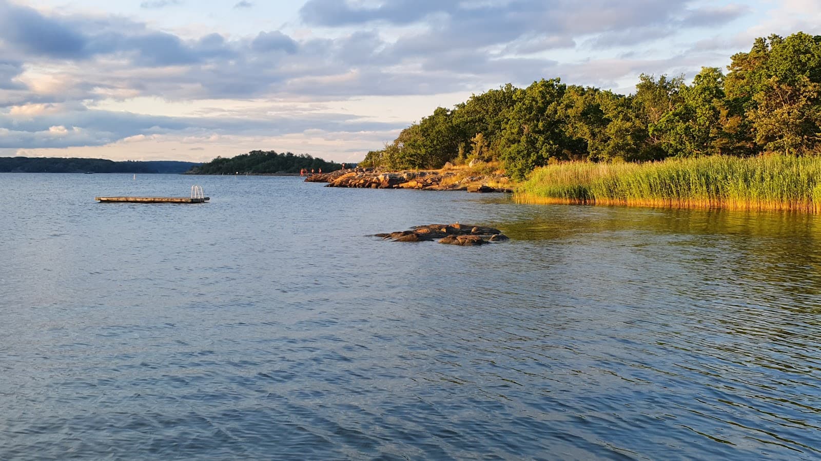 Långö Beach & Park - Image 1