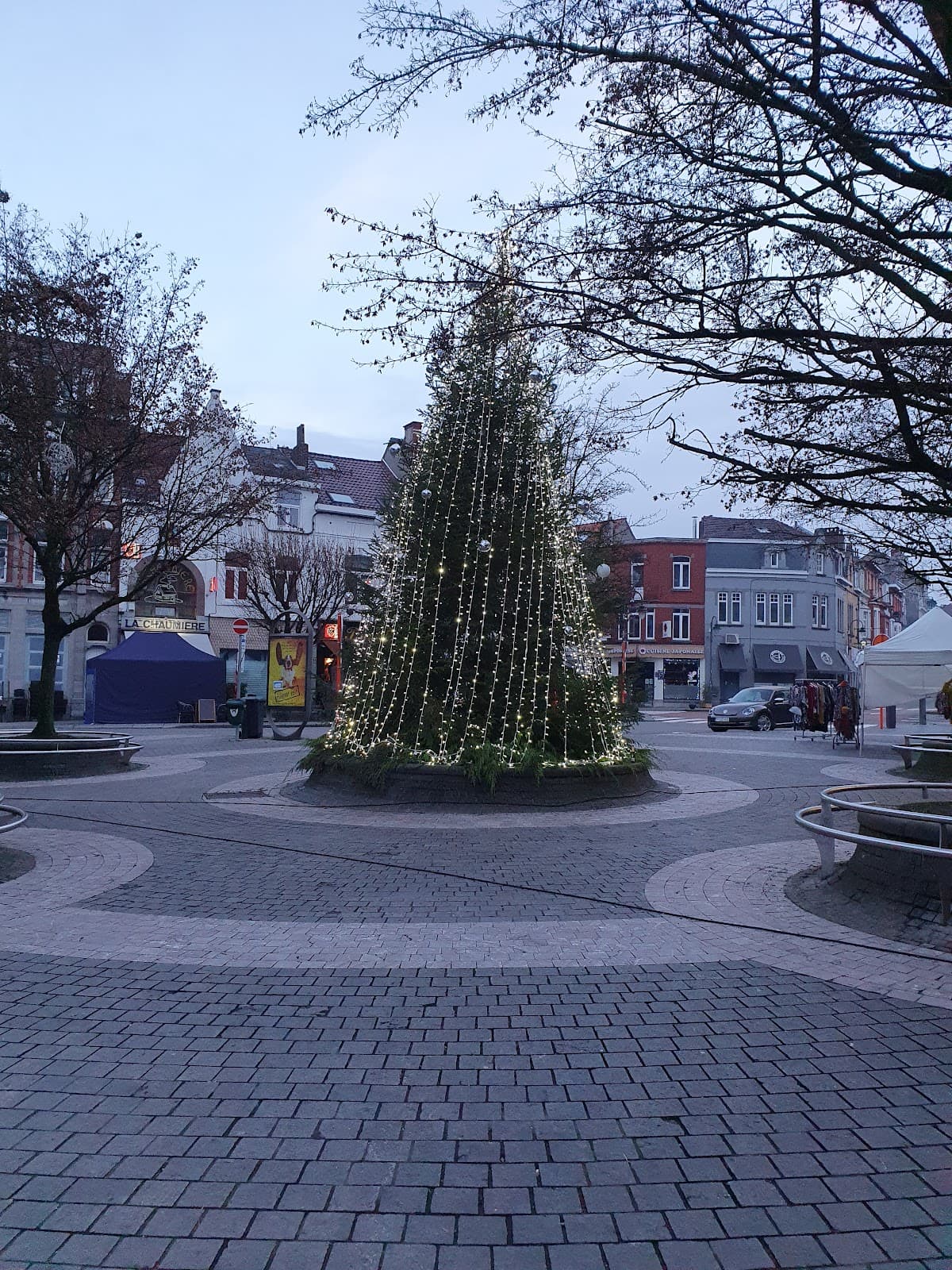 Place du Môle (Main Square) - Image 1