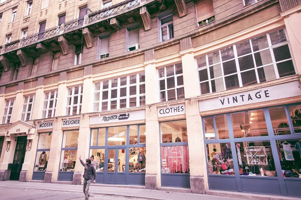 Retrock Designer Vintage Store - Image 1