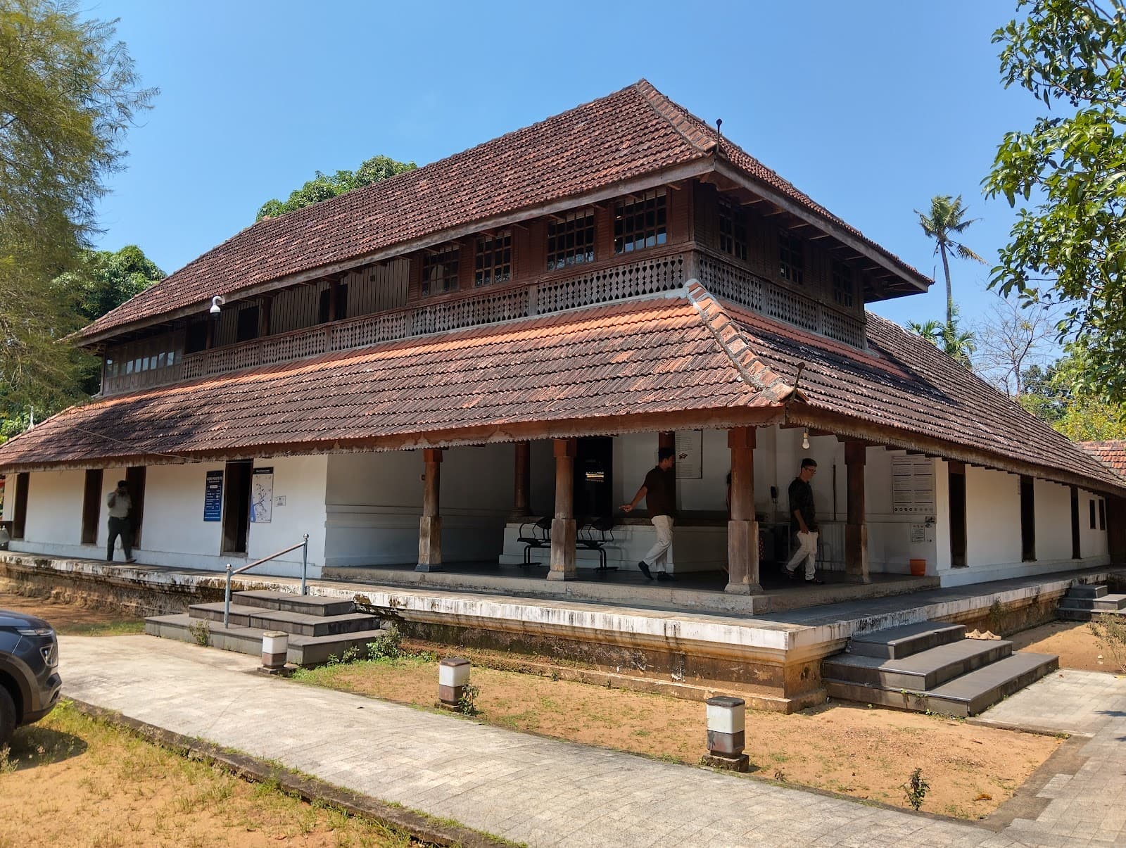 Paliam Nalukettu Chendamangalam - Image 1