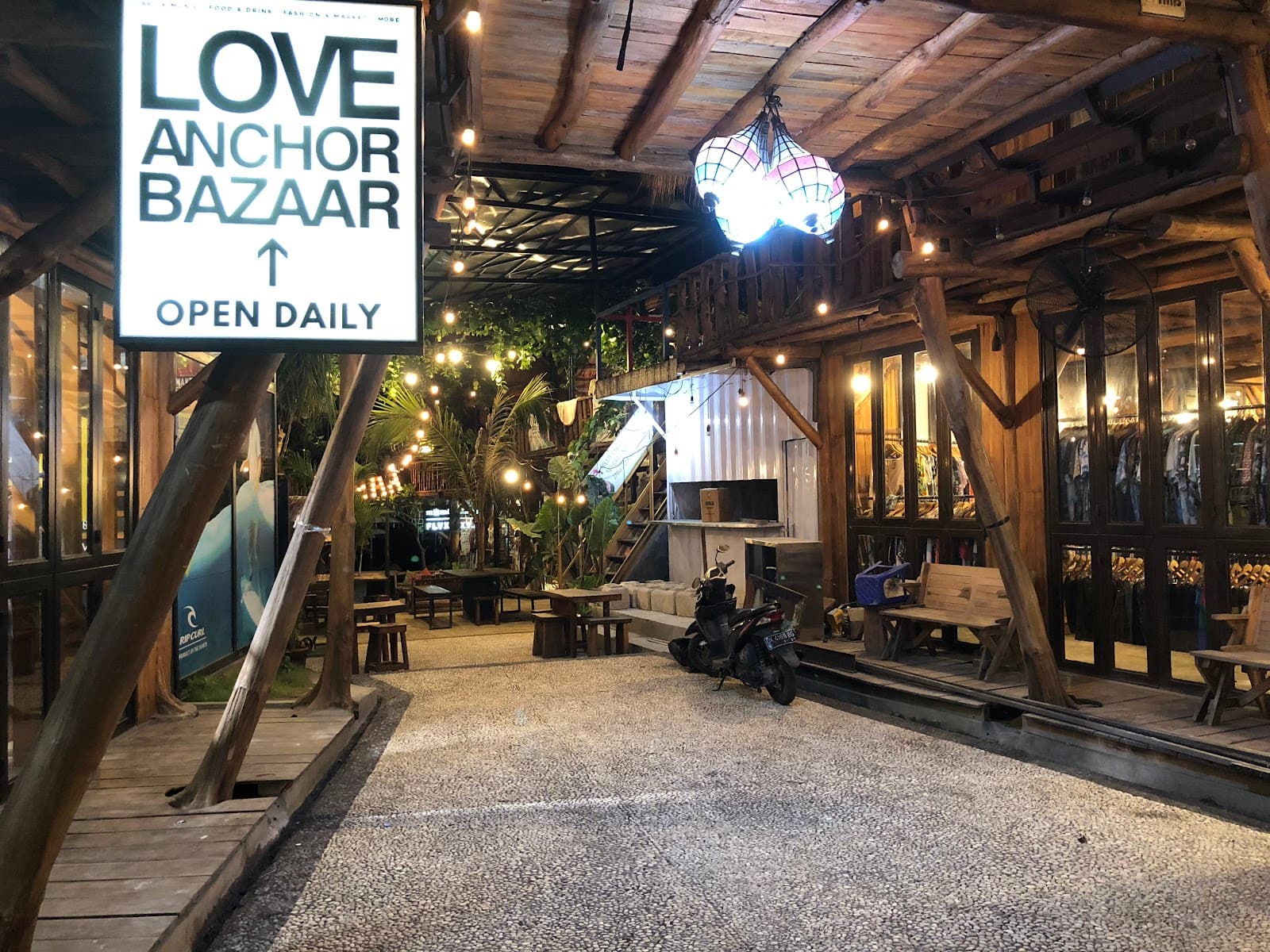 Love Anchor Market - Image 1