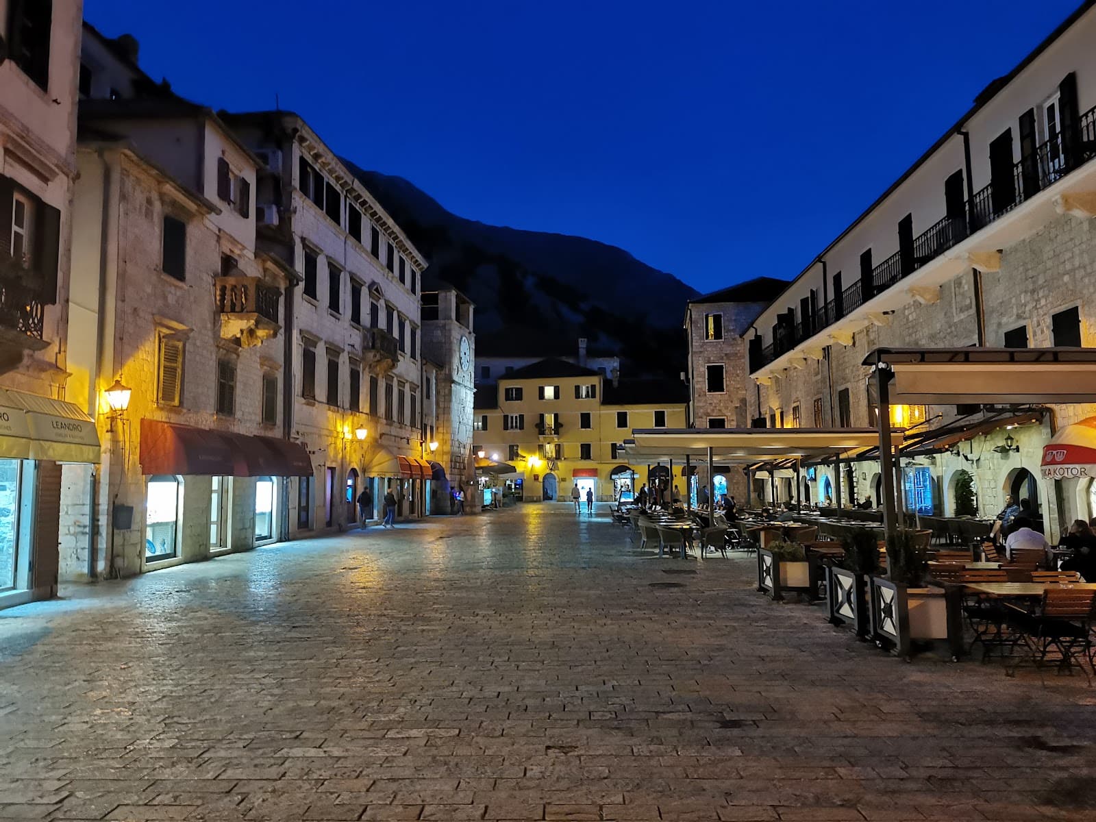 Arms Square Trg od Oružja - Image 1