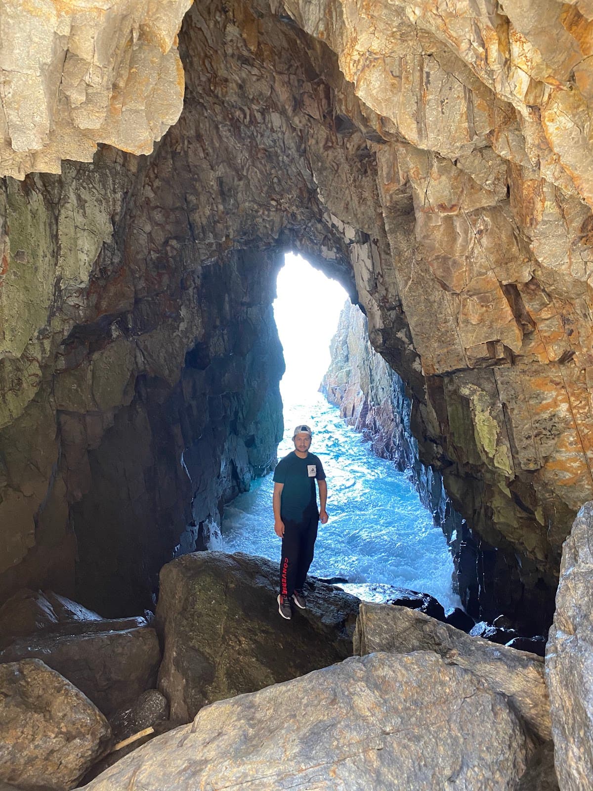 Tung Lung Chau Sea Arch - Image 1