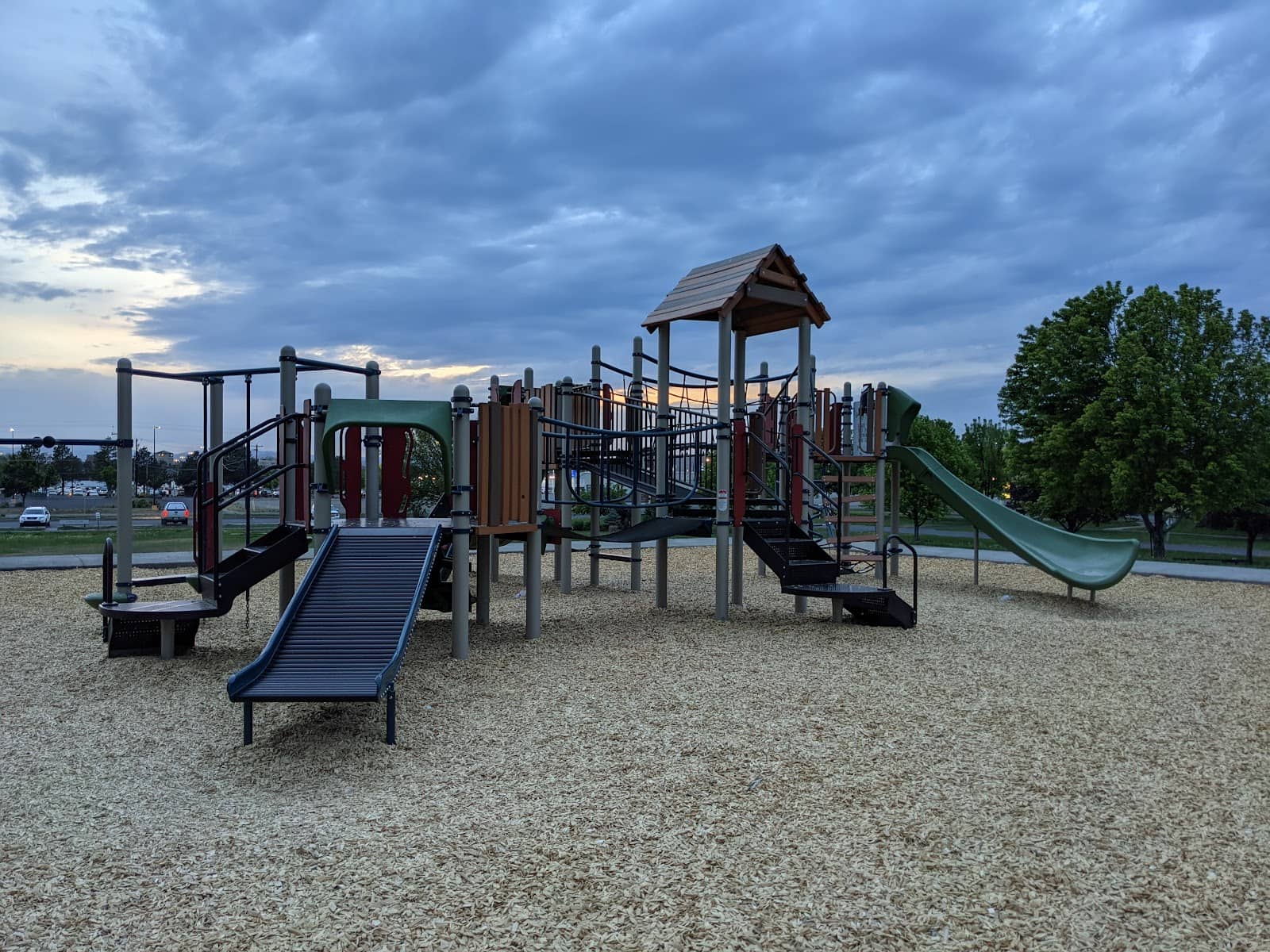 Playground & Picnic Spots