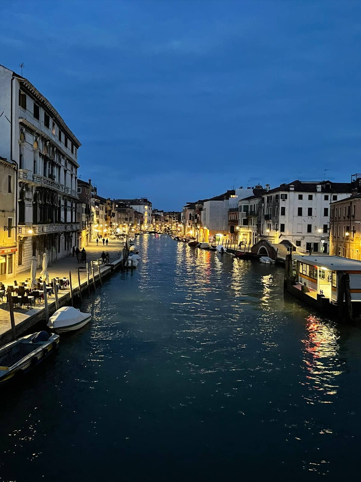 Photogenic Grand Canal Viewpoint