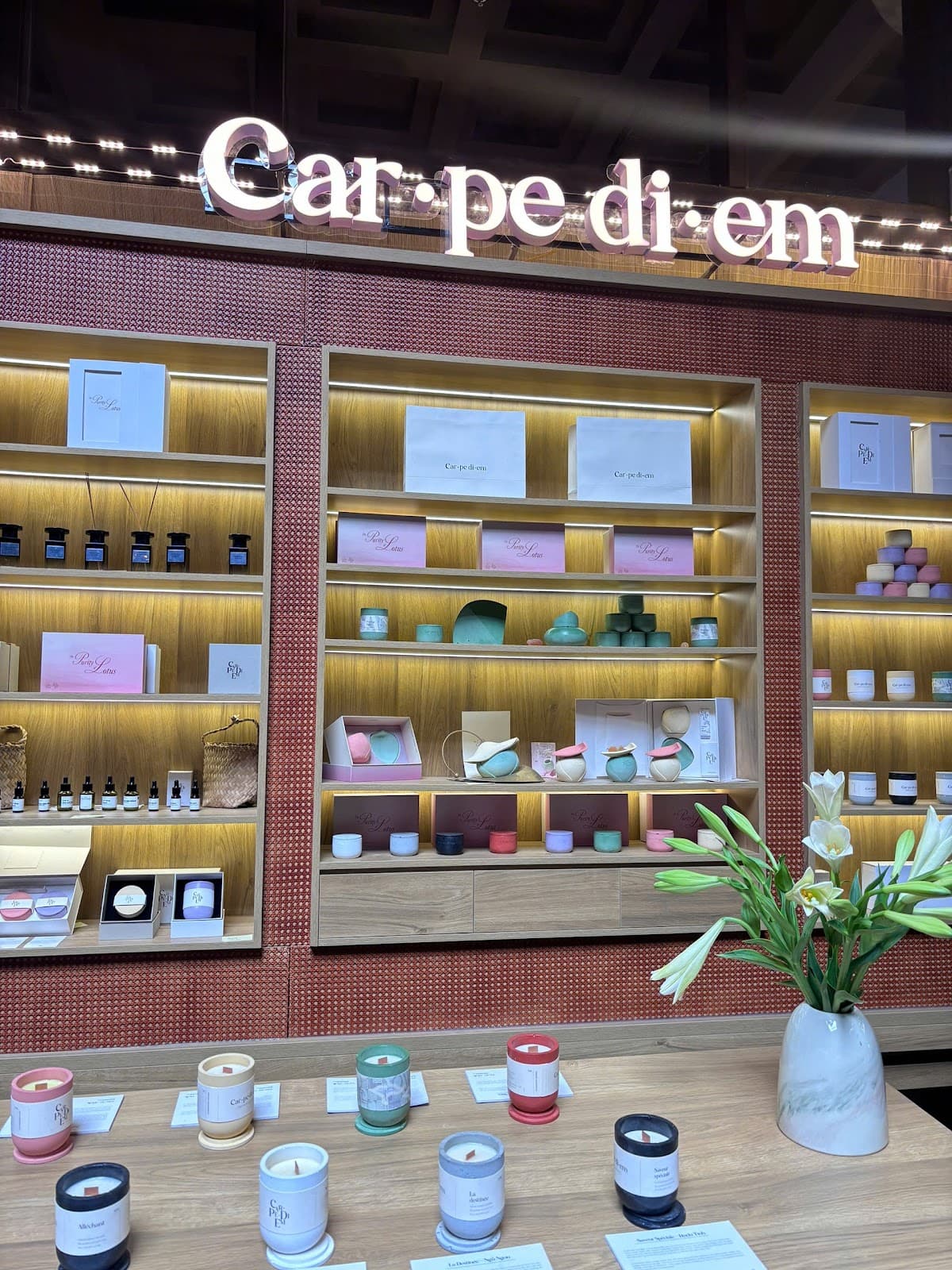 Ha Long Souvenir Shops - Image 1