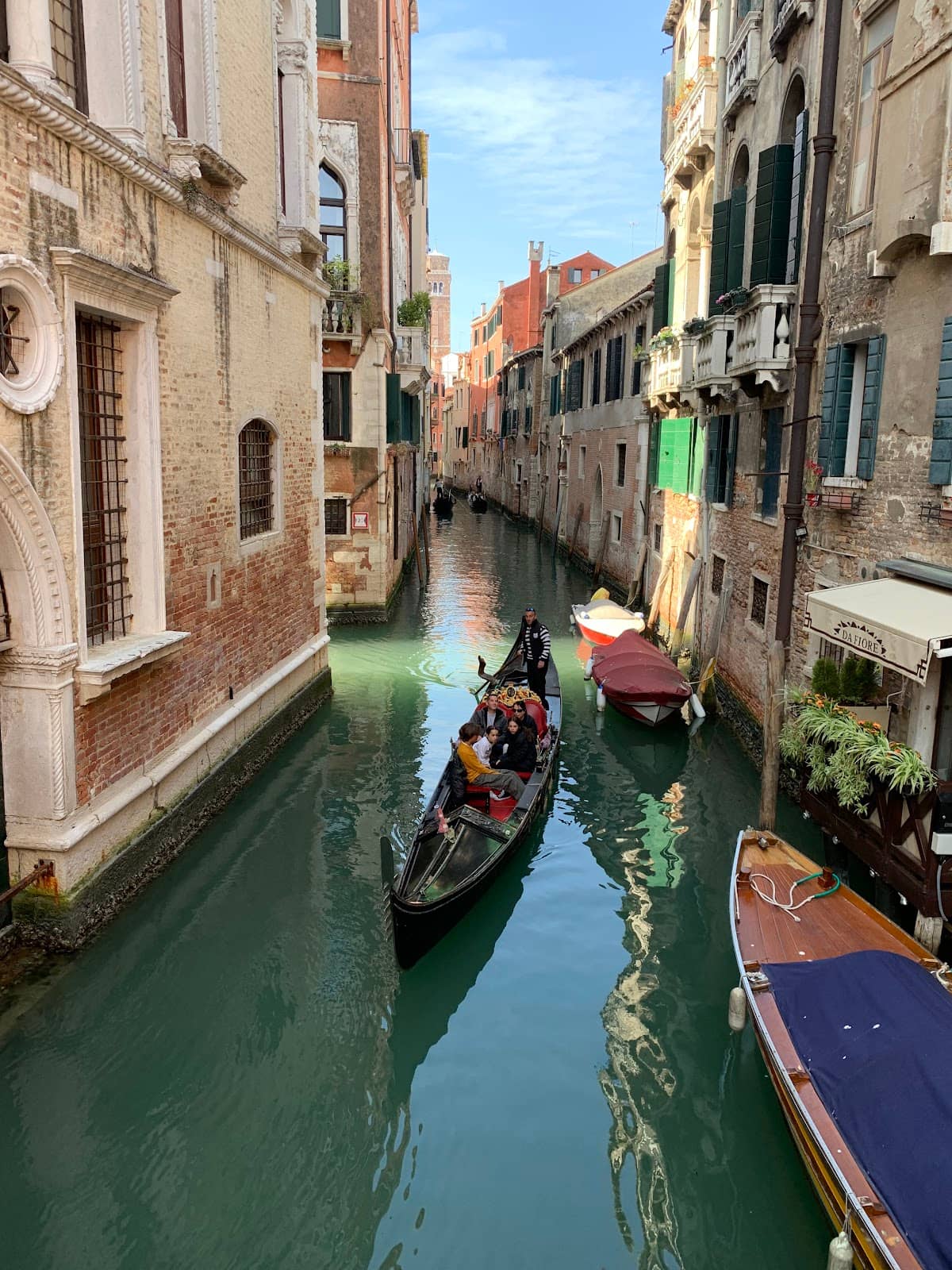 Local Gondolier Interaction