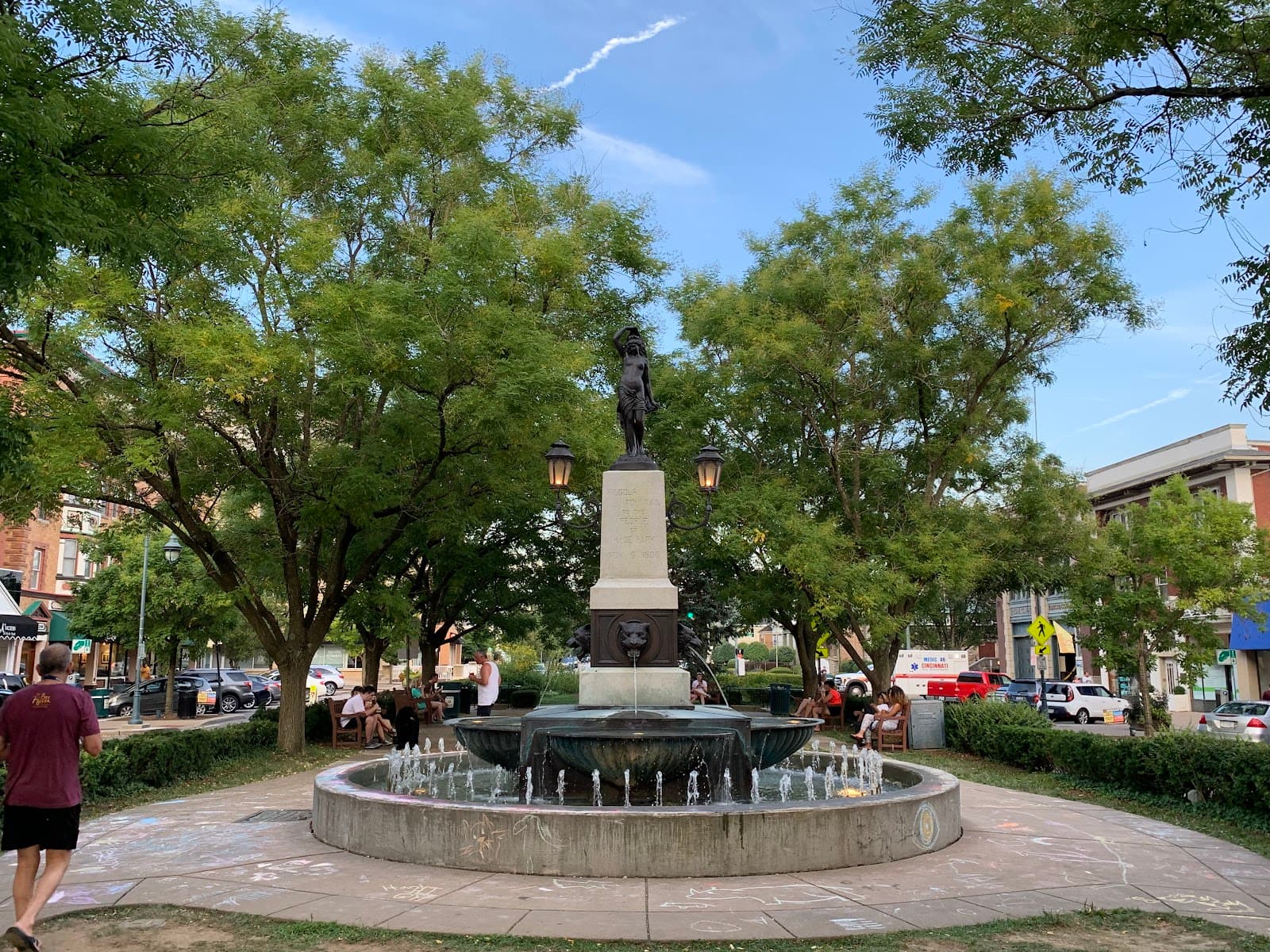 Hyde Park Square - Image 1