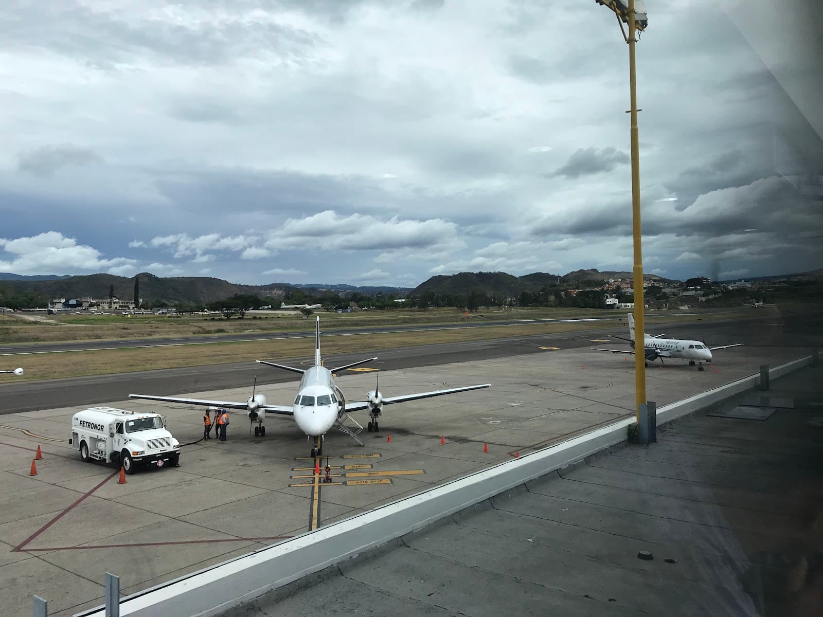 Toncontín Airport plane spotting - Image 1
