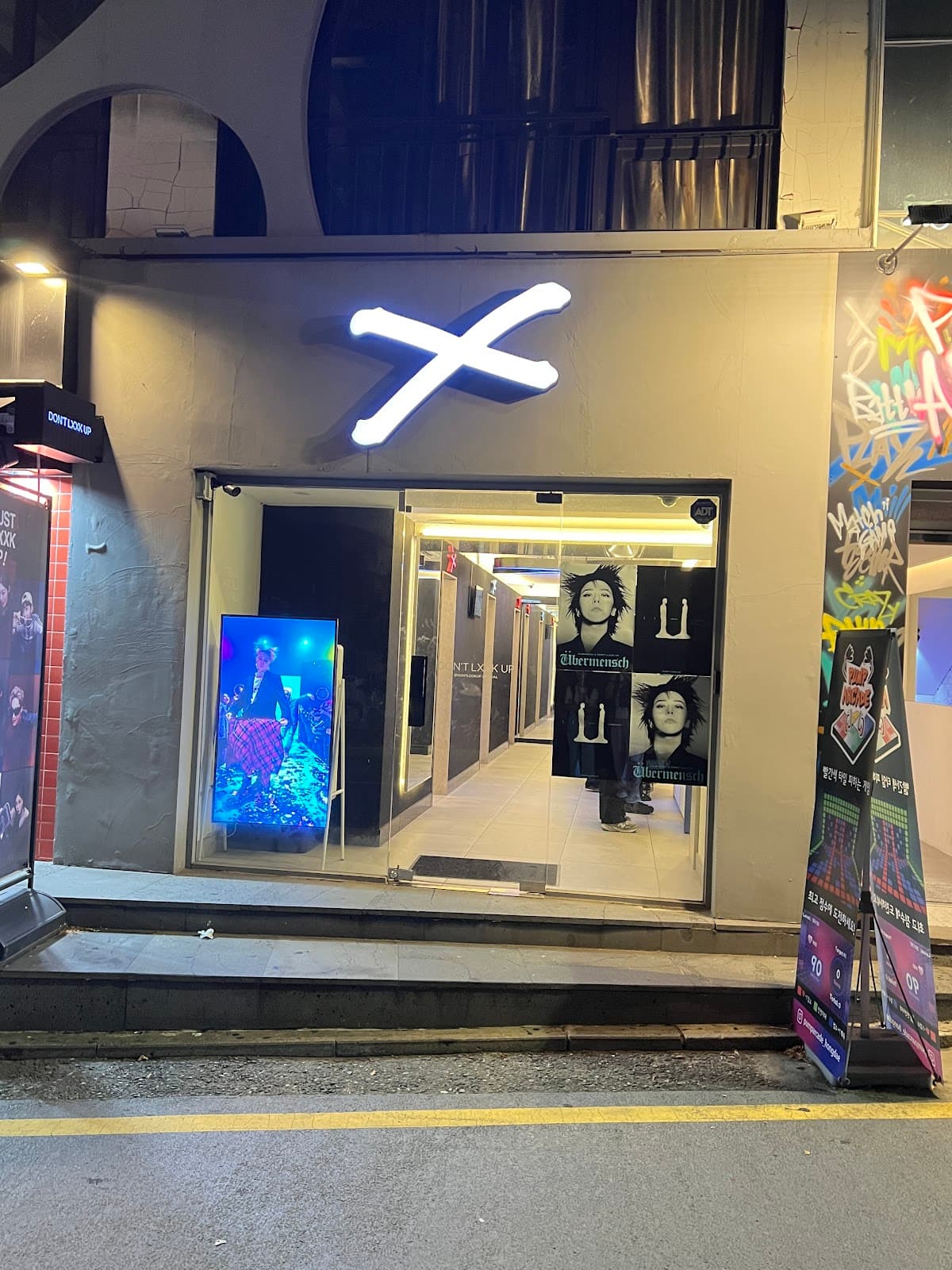 Hongdae Photo Booth - Image 1