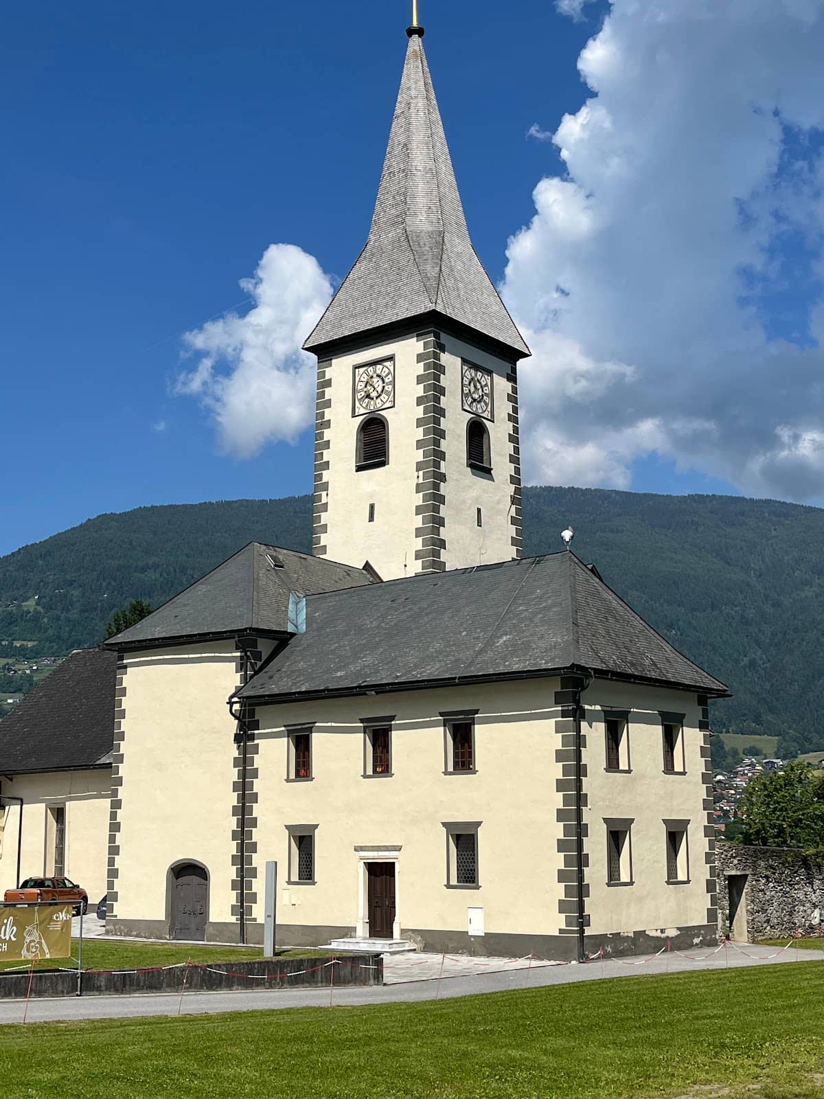 Gothic Chapel & Boleslaus II's Grave