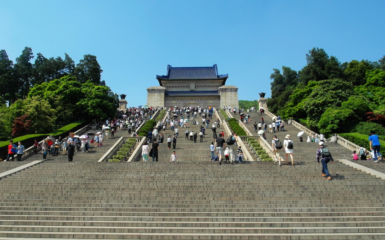 Sun Yat-sen Mausoleum Nanjing - Image 1