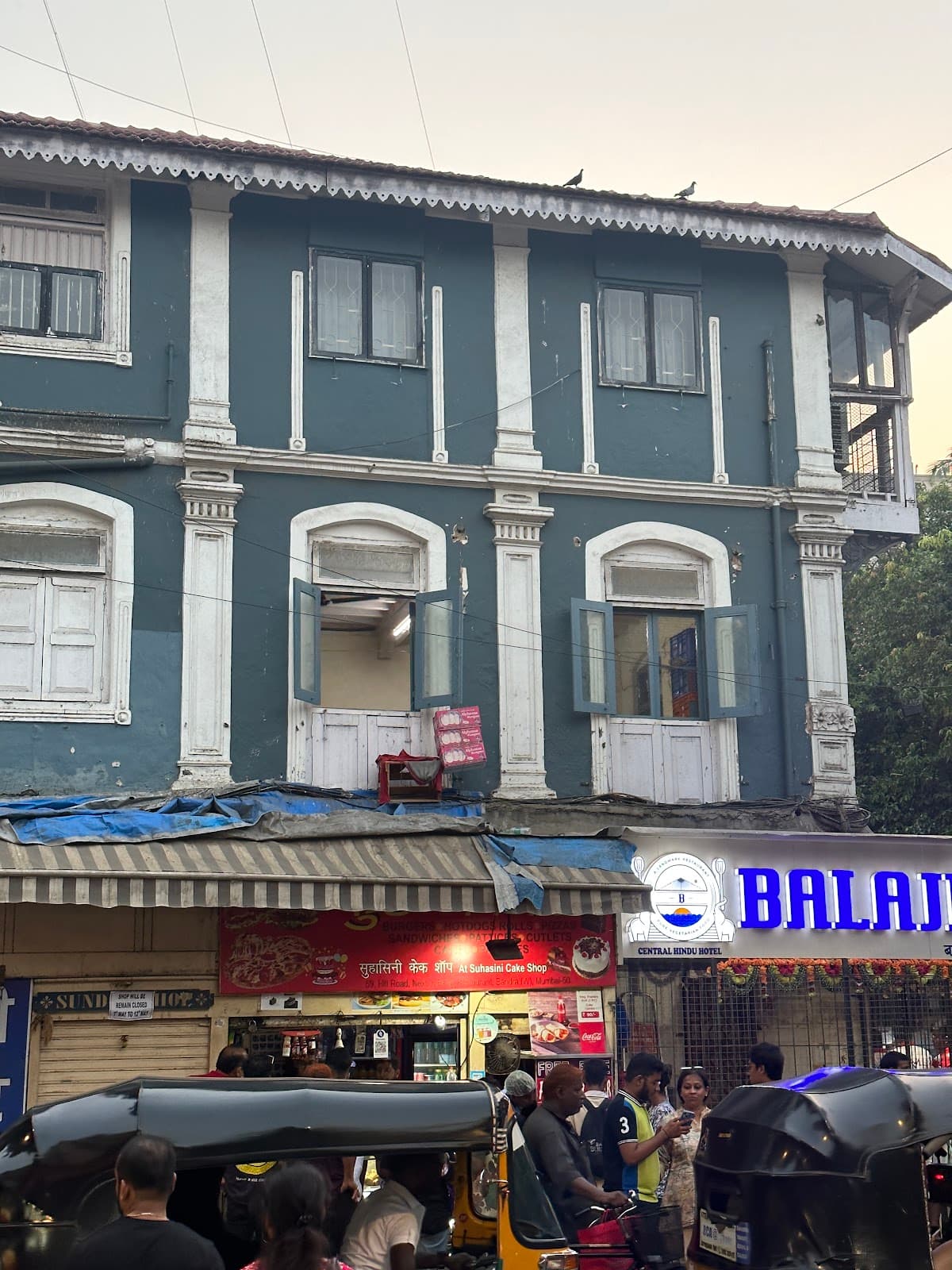 Hill Road Market Bandra - Image 1