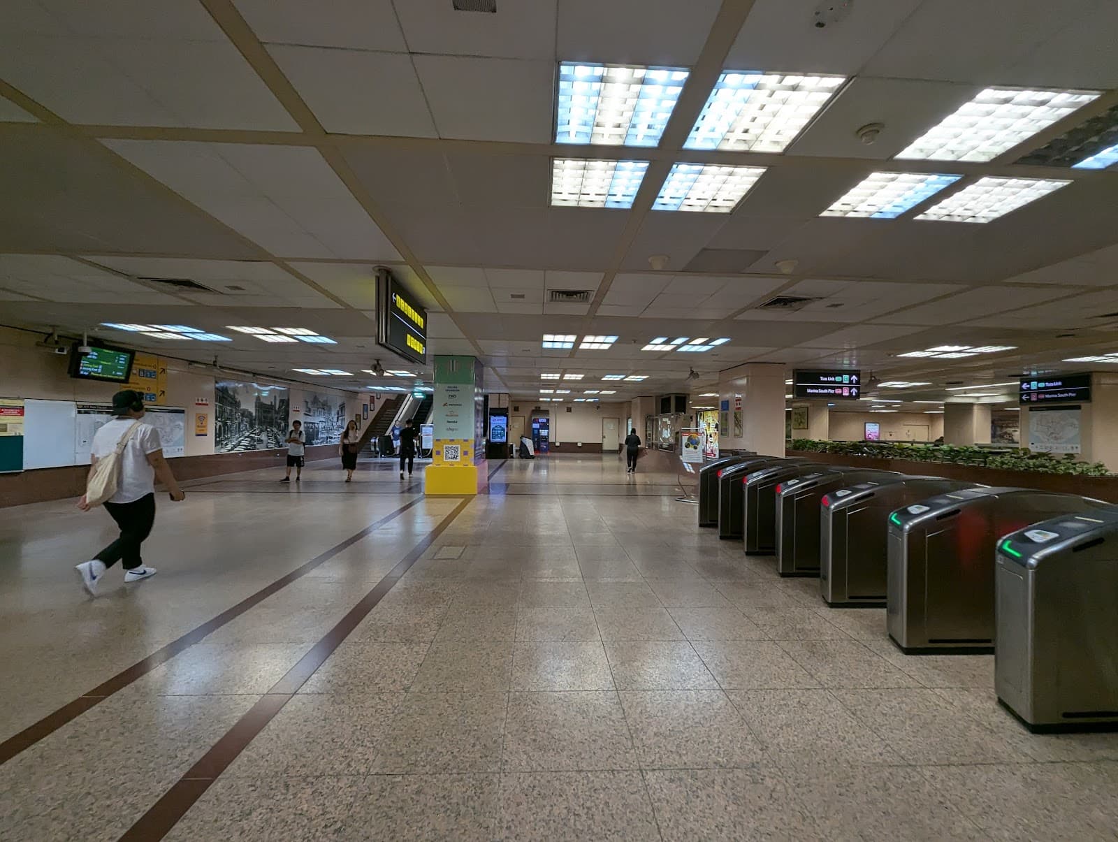 Raffles Place MRT Station - Image 1