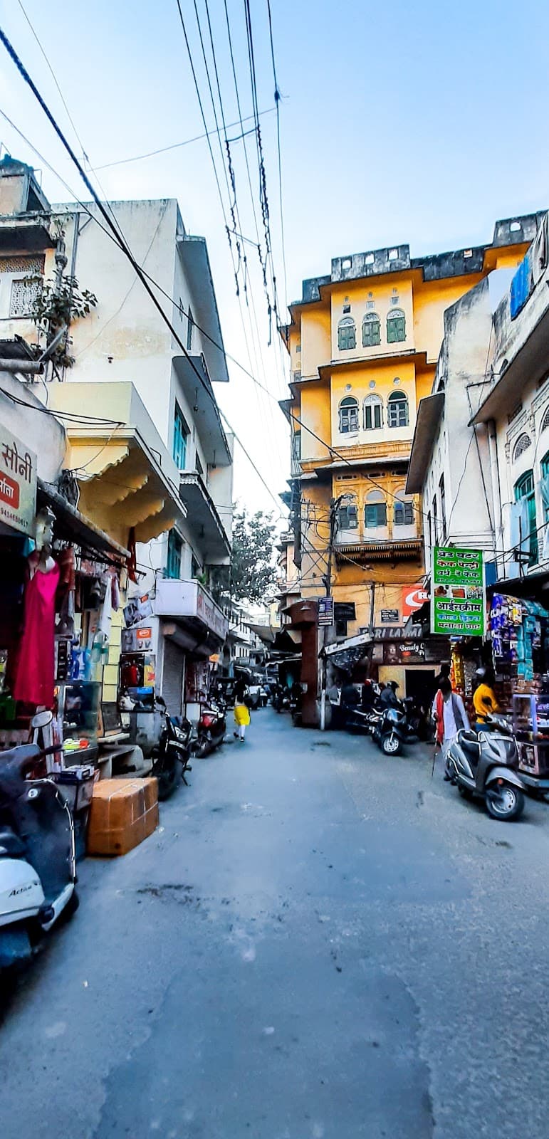 Dargah Bazaar - Image 1