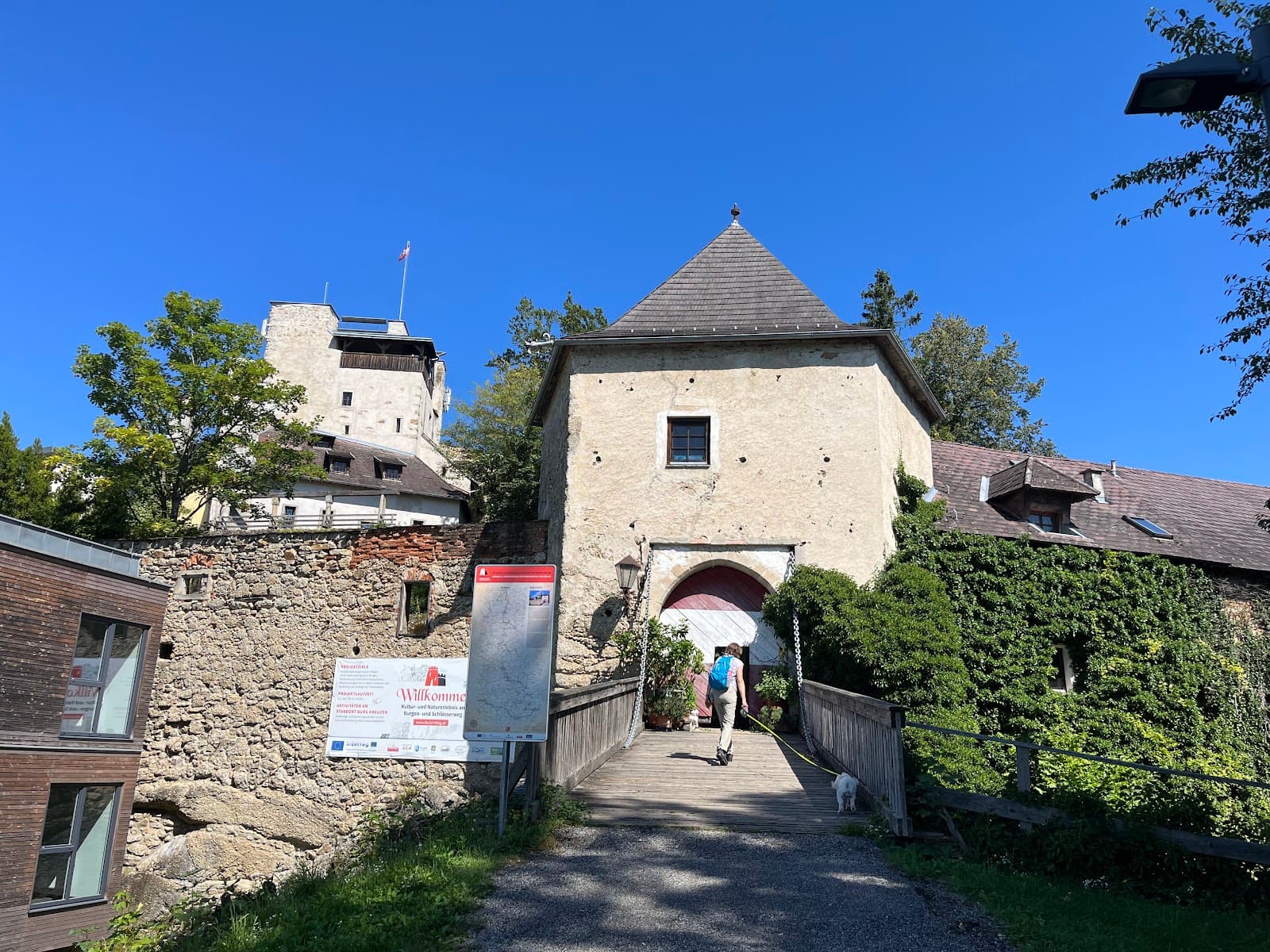 Burg Kreuzen - Image 1
