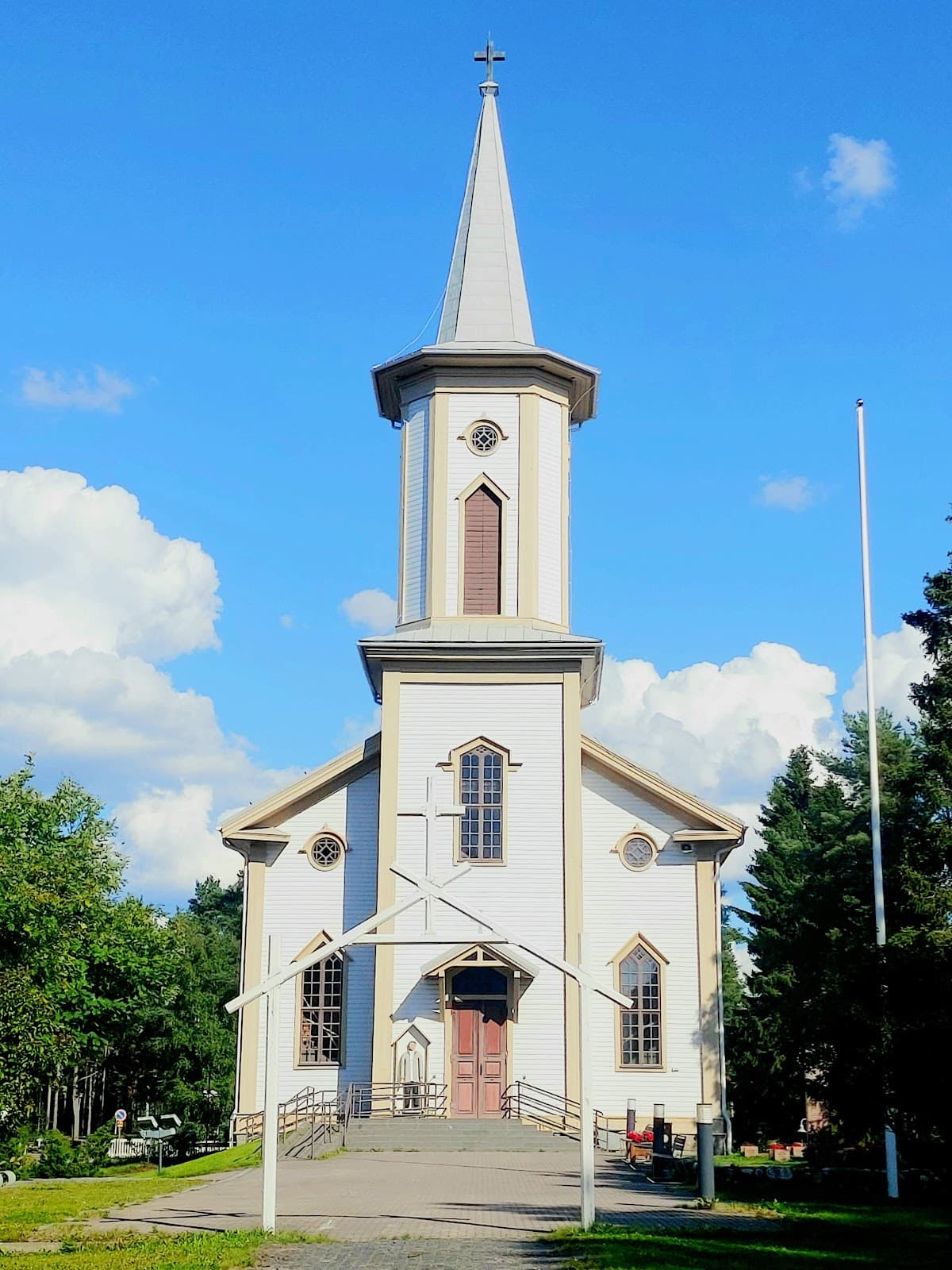 Oulunsalo Church - Image 1