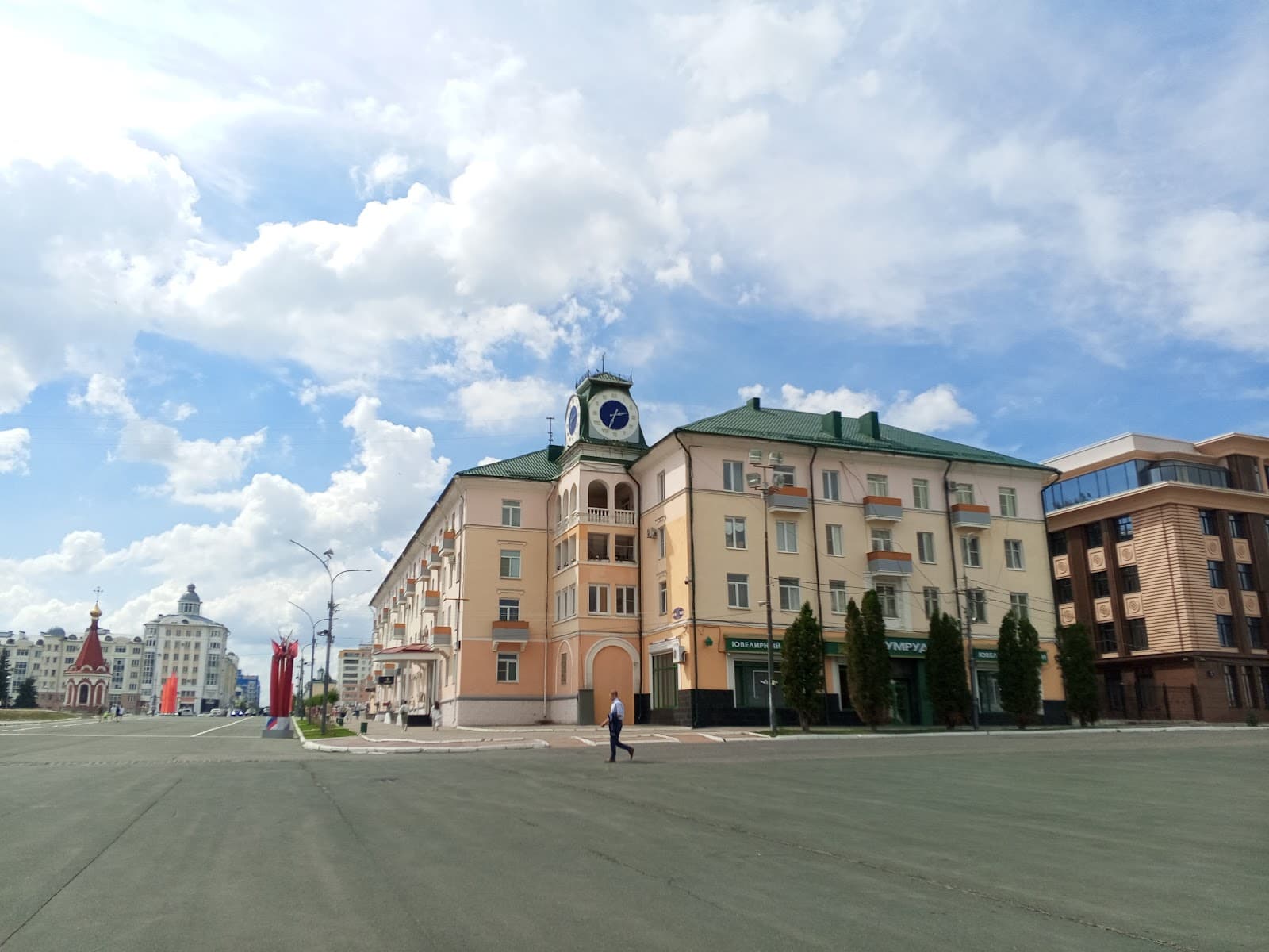 Sovetskaya Square - Image 1