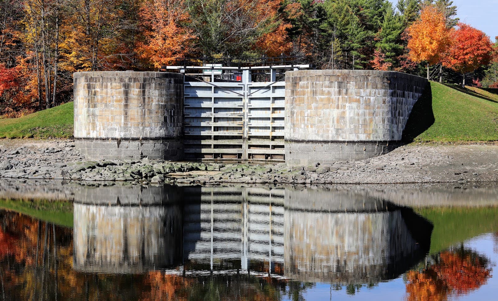 Jones Falls Locks (Rideau Canal) - Image 1