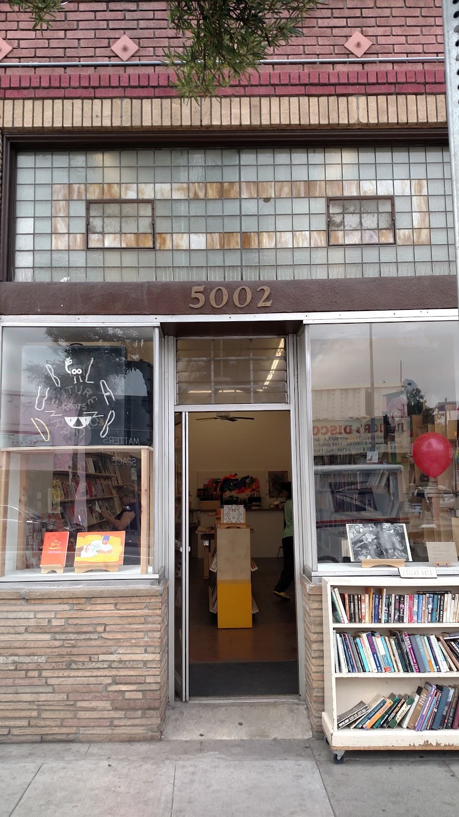 Pop-Hop Books & Publishing - Image 1