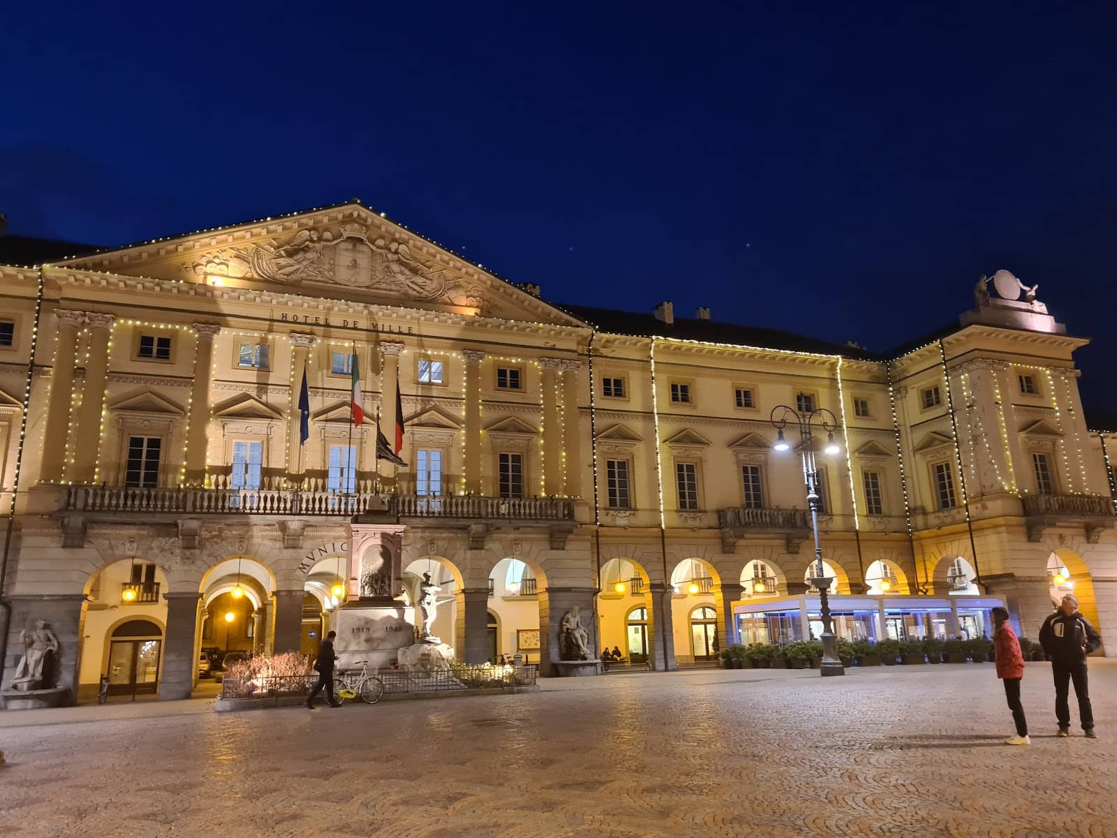 Piazza Émile Chanoux