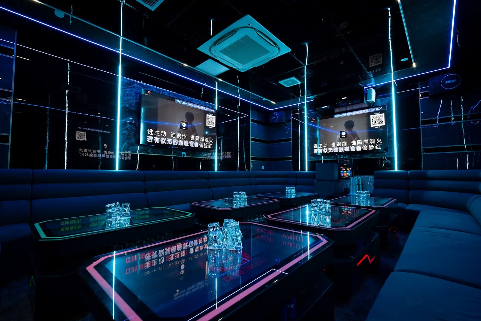 Club Deluxe - Image 1