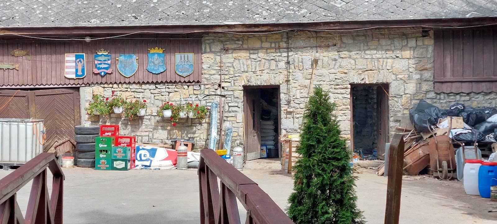 Picturesque Lakeside Setting