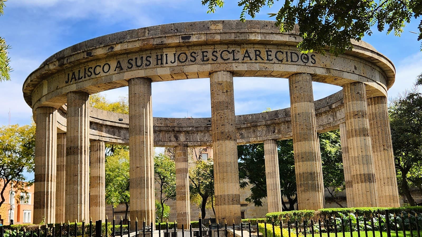 Rotonda de los Jaliscienses Ilustres - Image 1