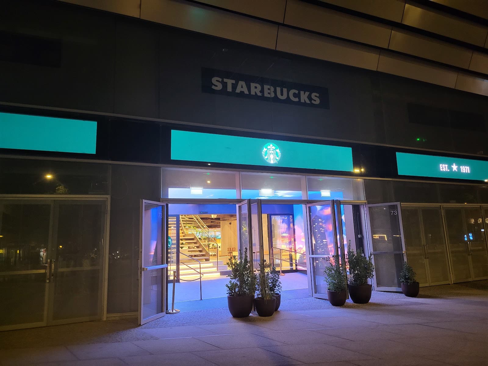 Starbucks Santiago Bernabéu - Image 1