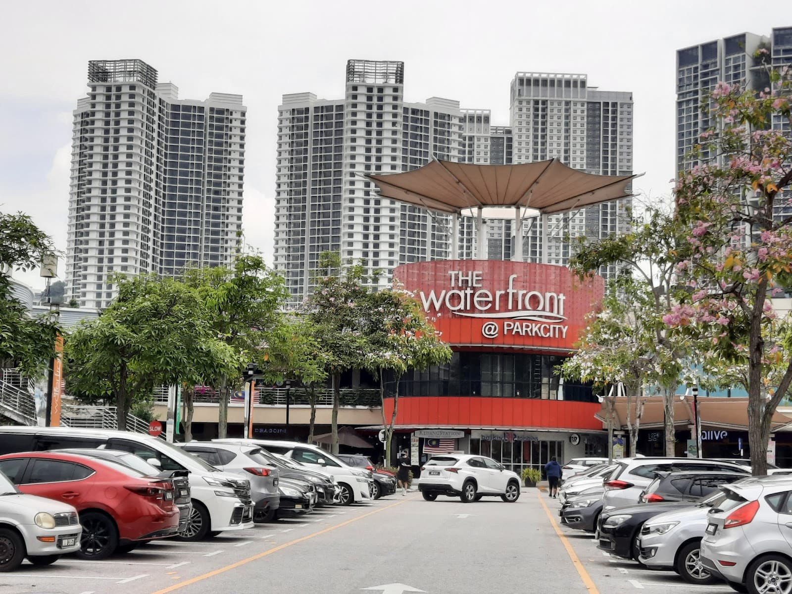 The Waterfront, Desa ParkCity - Image 1