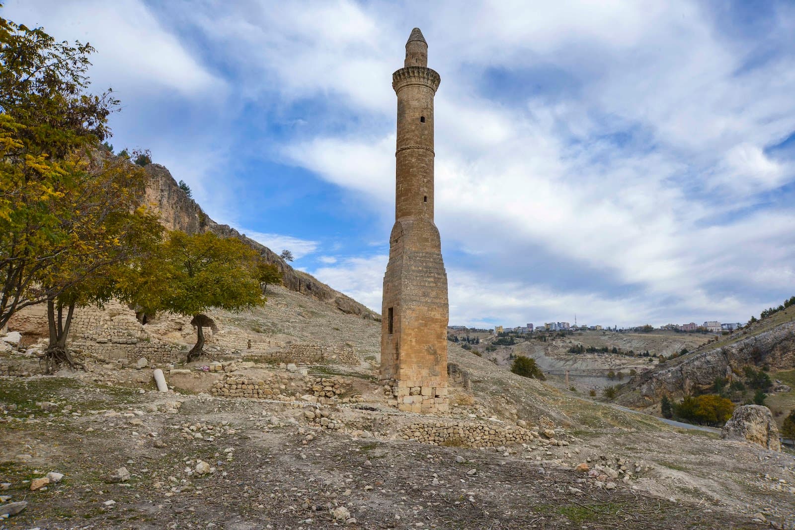 Besni Castle - Image 1